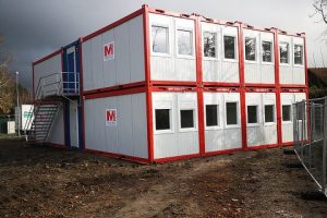 Mobilbox-Bürocontainer und Sanitärcontainern.
