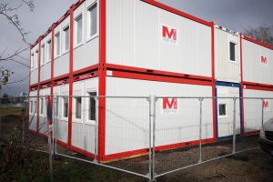 Mobilbox-Bürocontainer und Sanitärcontainern.